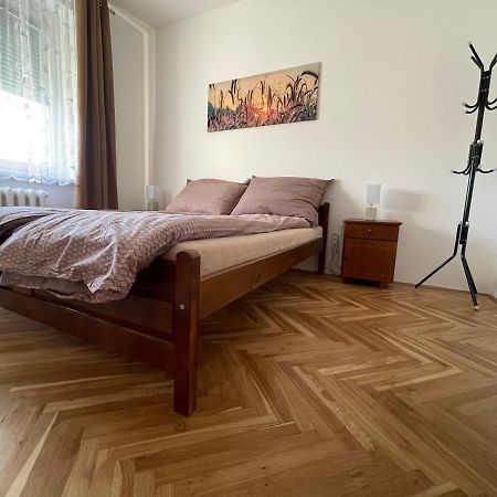 Apartman Jnj Velkomoravska ออลอโมตซ์ ภายนอก รูปภาพ