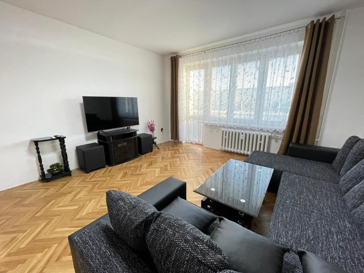 Apartman Jnj Velkomoravska ออลอโมตซ์ ภายนอก รูปภาพ