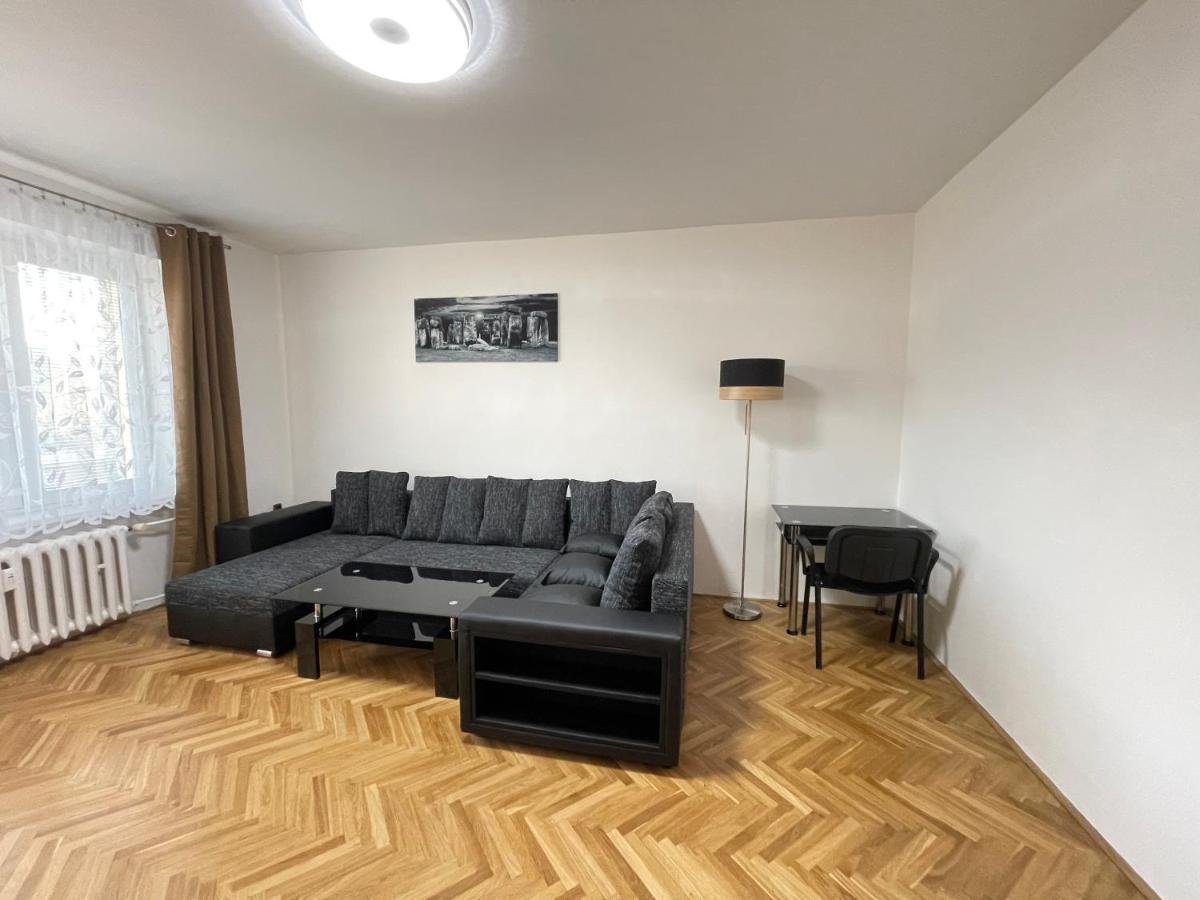 Apartman Jnj Velkomoravska ออลอโมตซ์ ภายนอก รูปภาพ