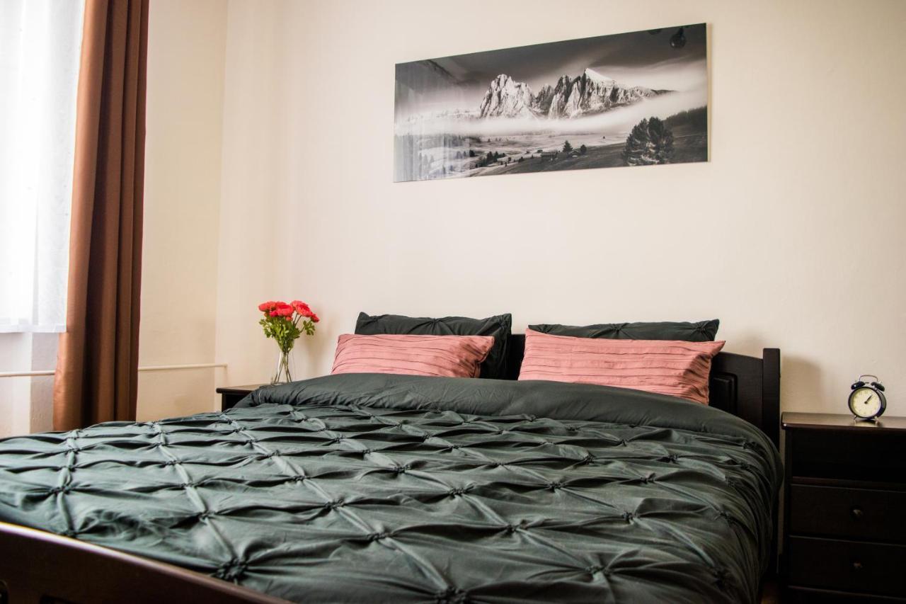 Apartman Jnj Velkomoravska ออลอโมตซ์ ภายนอก รูปภาพ